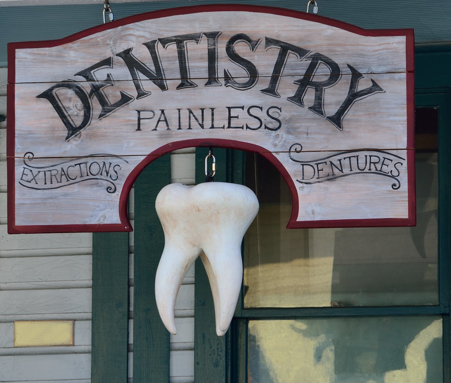 Explore Sustainable Dentistry with Dr. Amanda: 10 Eco-Friendly Ways to Make Your Smile Shine!